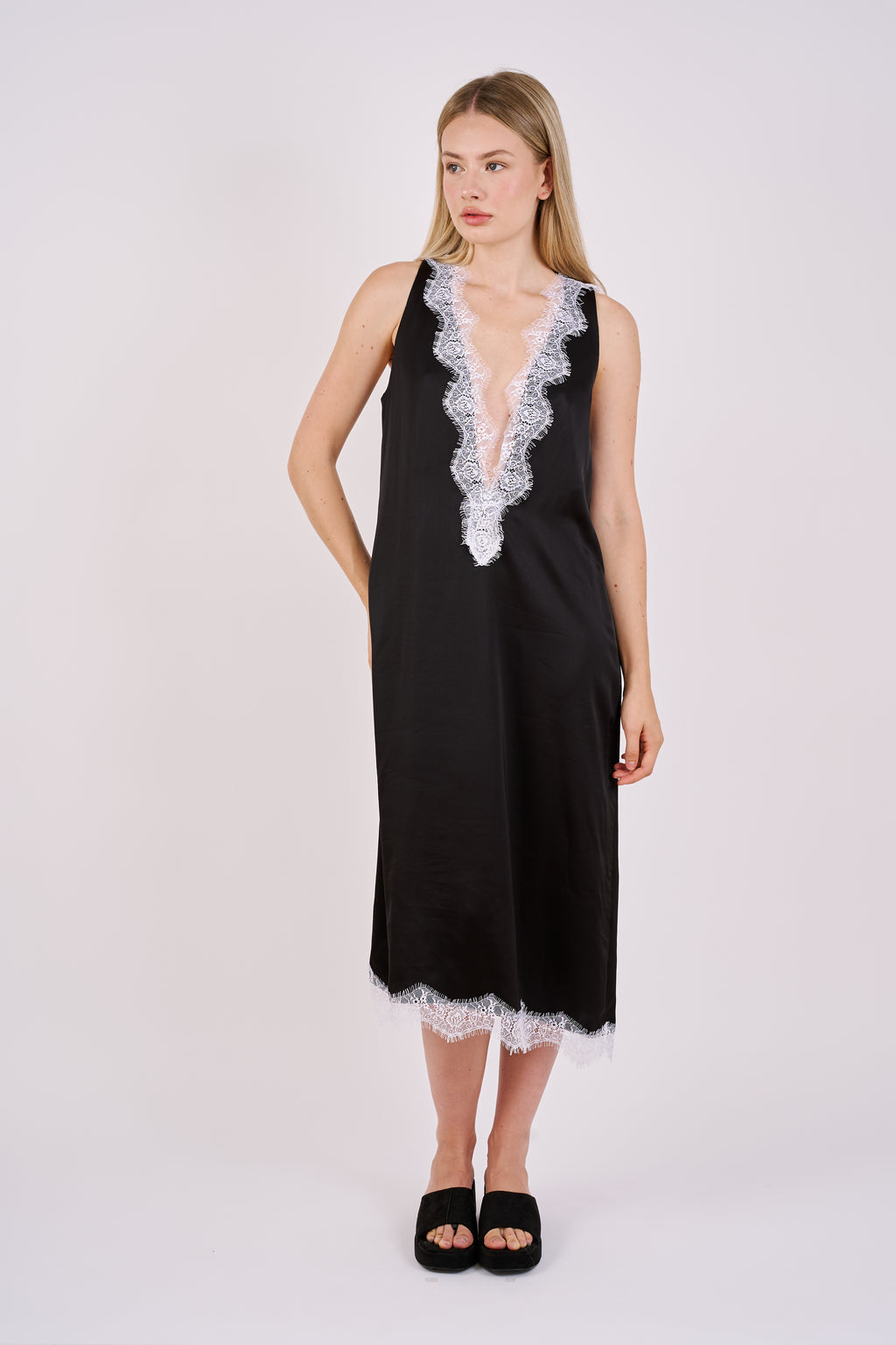 Lace Dress - black & white lace