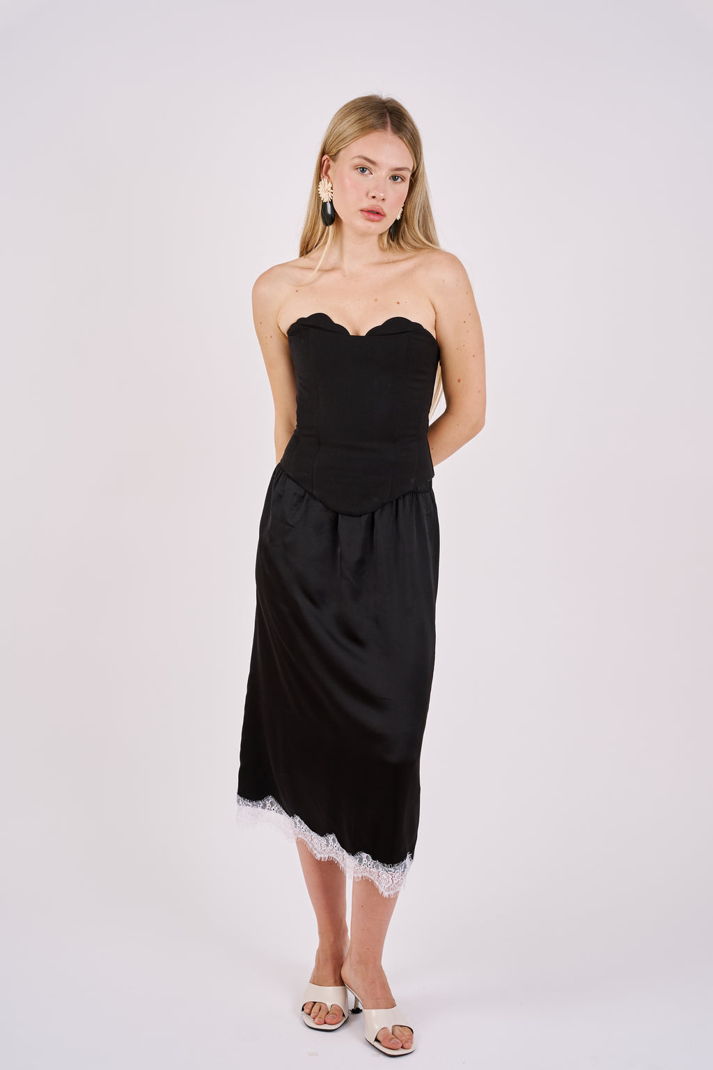 Lace Skirt - black & white lace