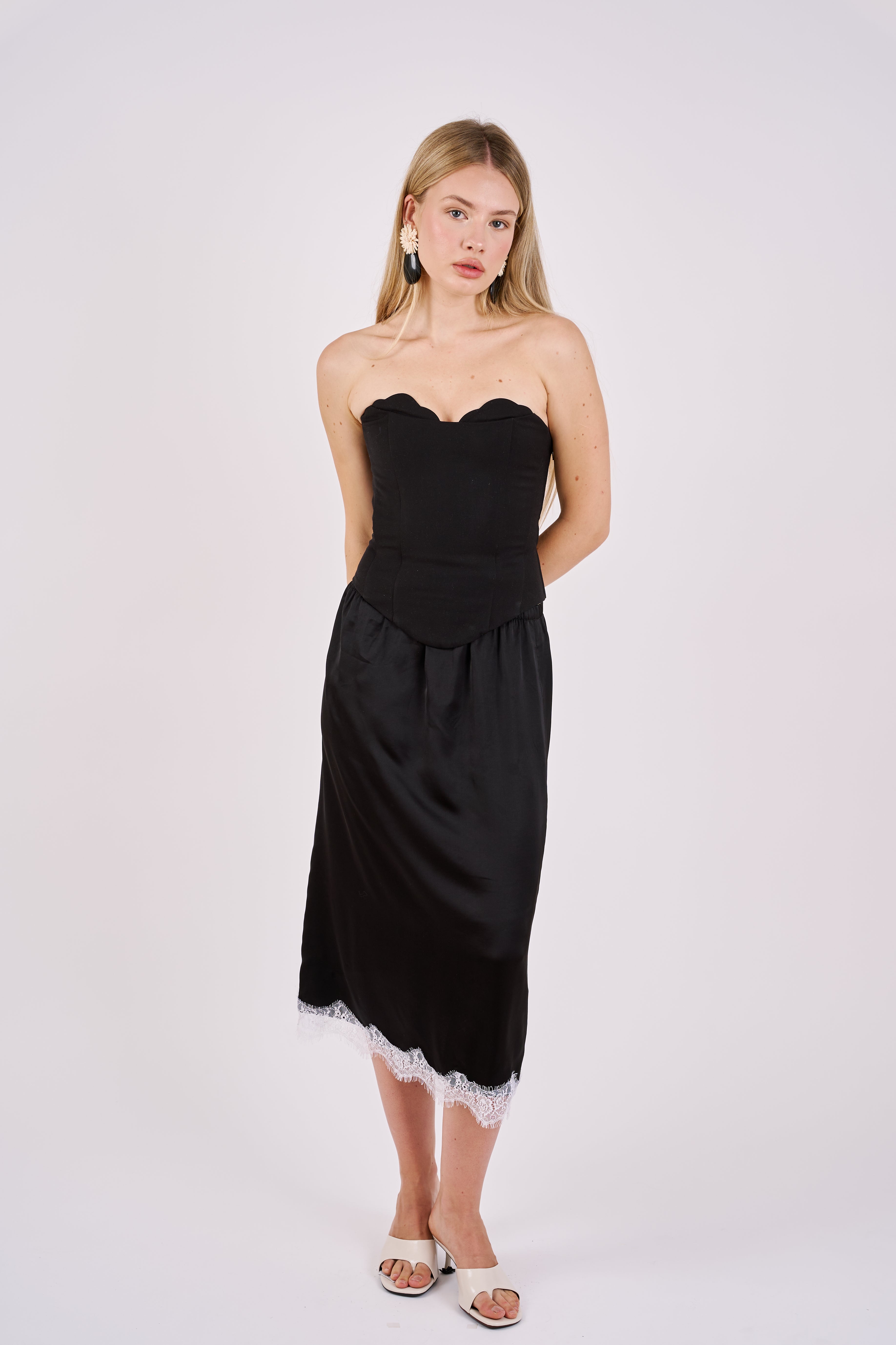 Lace Skirt - black & white lace