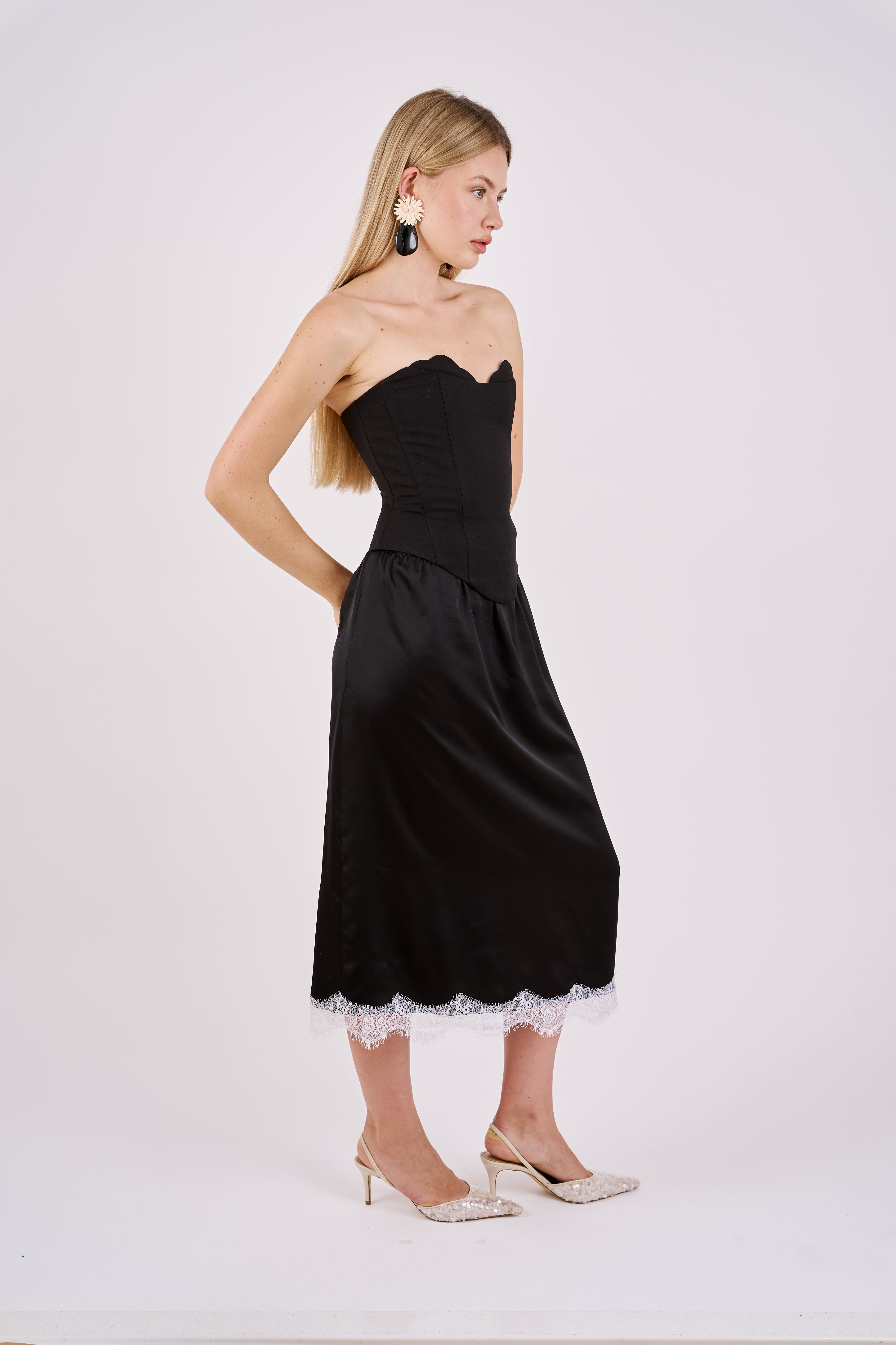 Lace Skirt - black & white lace
